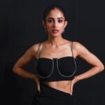 Priya Banerjee Instagram - Filmfare 🖤 📸 @pushkar_soni4777 @framingframesbyps HMUA💄 @makeupbychanch Styled by @hetvigindra @styleby_hetvigindra Outfit @ranbirmukherjeeofficial Jewellery @the_jewel_gallery Assisted by @shalu_jaiswani @dhwanivithalani_22 @nijhawankarnika
