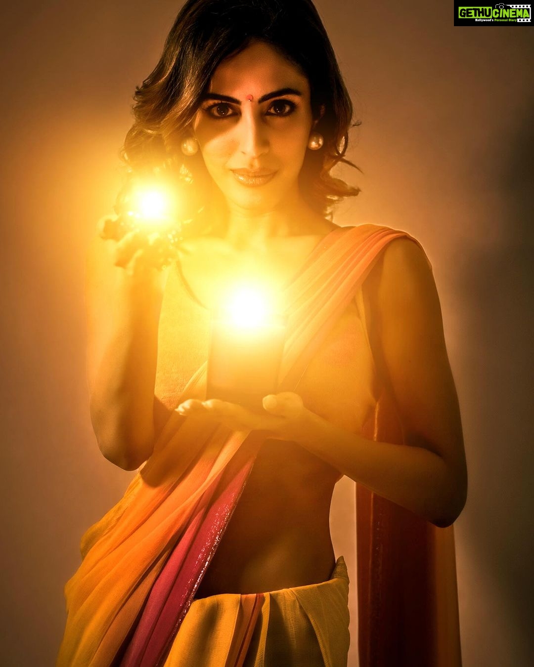 Priya Banerjee Instagram - ЁЯкФтЬирдЖрдк рд╕рдмрдХреЛ рджрд┐рд╡рд╛рд▓реА рдХреА рдвреЗрд░ рд╕рд╛рд░реА рд╢реБрднрдХрд╛рдордирд╛рдПрдБ тЬиЁЯкФ