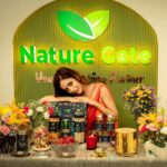 Priya Banerjee Instagram - #AD ✨ Illuminate this Diwali With The Perfect Gift! 💥 Indulge In The Joy Of Luxury Gifting And Guilt-Free Delights With @naturegate_official ‘s Healthy, Baked and Gluten-Free Snacks. Get your gift hampers right away✨ Dm @naturegate_official Contact 📞 +91 98520 70070 +91 98197 85512 #diwaligifting #luxury #healthysnacking #bakedgoodies #glutenfreedelights #naturegate #yummytreats #celebarationtime #diwalifeast #feastmode