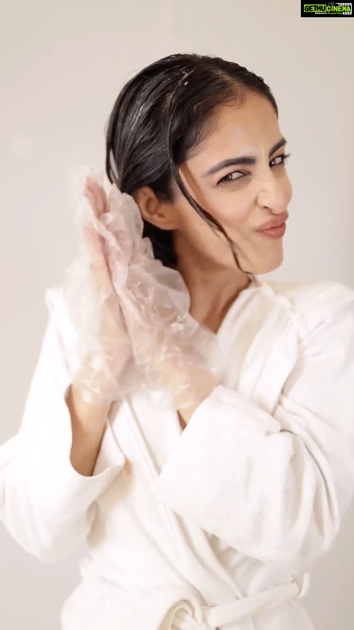 Priya Banerjee Instagram - #AD ✨ Diwali is here which means a new look! 💥 Thanks to the @lorealparis Casting Creme Gloss Ultra Visible, I’m just so in love with my hair💞 It has no ammonia, gives a vibrant colour even on dark hair, and lasts 32 washes. It made my hair 5X glossier and shinier even on dark hair. I chose the shade caramel brown 634 from their new Ultra Visible Range. @mynykaa #LOrealParis #UltraVisibleHairColor #MyHairColorMyExpression #LOrealParisIndia *24Hr prior allergy patch tests should be done 🎥 @framingframesbyps