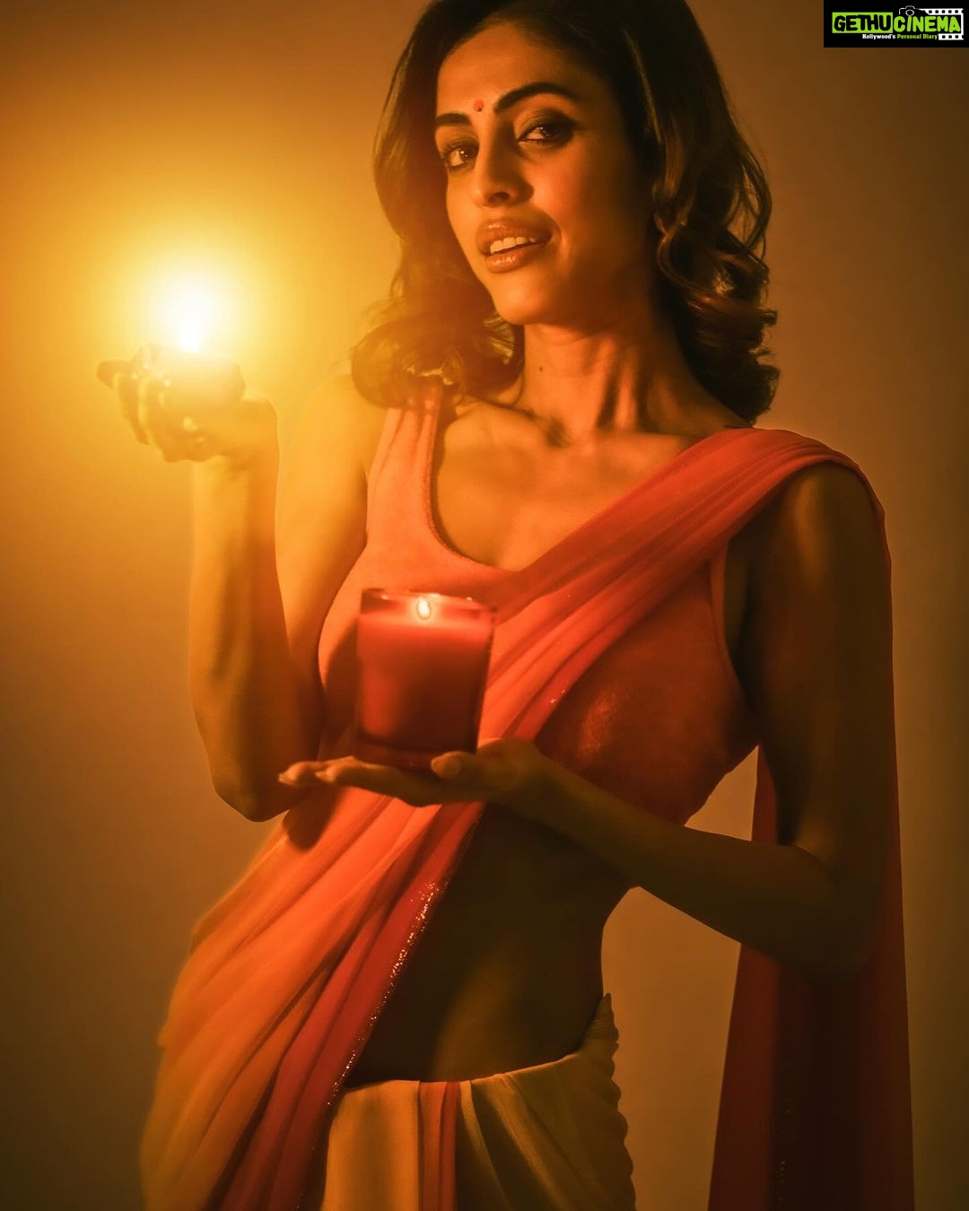 Priya Banerjee Instagram - ЁЯкФтЬирдЖрдк рд╕рдмрдХреЛ рджрд┐рд╡рд╛рд▓реА рдХреА рдвреЗрд░ рд╕рд╛рд░реА рд╢реБрднрдХрд╛рдордирд╛рдПрдБ тЬиЁЯкФ