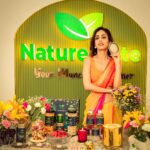 Priya Banerjee Instagram - #AD ✨ Illuminate this Diwali With The Perfect Gift! 💥 Indulge In The Joy Of Luxury Gifting And Guilt-Free Delights With @naturegate_official ‘s Healthy, Baked and Gluten-Free Snacks. Get your gift hampers right away✨ Dm @naturegate_official Contact 📞 +91 98520 70070 +91 98197 85512 #diwaligifting #luxury #healthysnacking #bakedgoodies #glutenfreedelights #naturegate #yummytreats #celebarationtime #diwalifeast #feastmode
