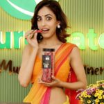Priya Banerjee Instagram - #AD ✨ Illuminate this Diwali With The Perfect Gift! 💥 Indulge In The Joy Of Luxury Gifting And Guilt-Free Delights With @naturegate_official ‘s Healthy, Baked and Gluten-Free Snacks. Get your gift hampers right away✨ Dm @naturegate_official Contact 📞 +91 98520 70070 +91 98197 85512 #diwaligifting #luxury #healthysnacking #bakedgoodies #glutenfreedelights #naturegate #yummytreats #celebarationtime #diwalifeast #feastmode