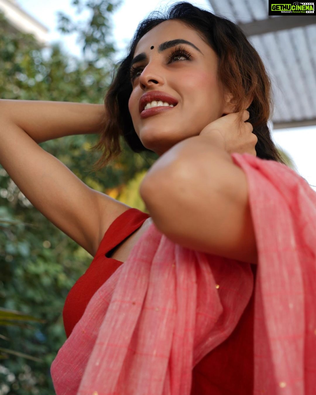 Priya Banerjee Instagram - Shubho ashtomi 🌺