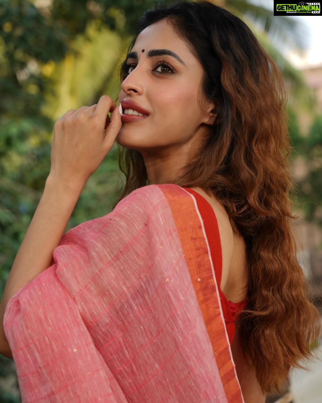 Priya Banerjee Instagram - Shubho Bijoya🌺