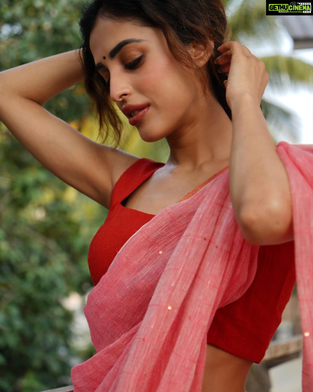 Priya Banerjee Instagram - Shubho ashtomi 🌺