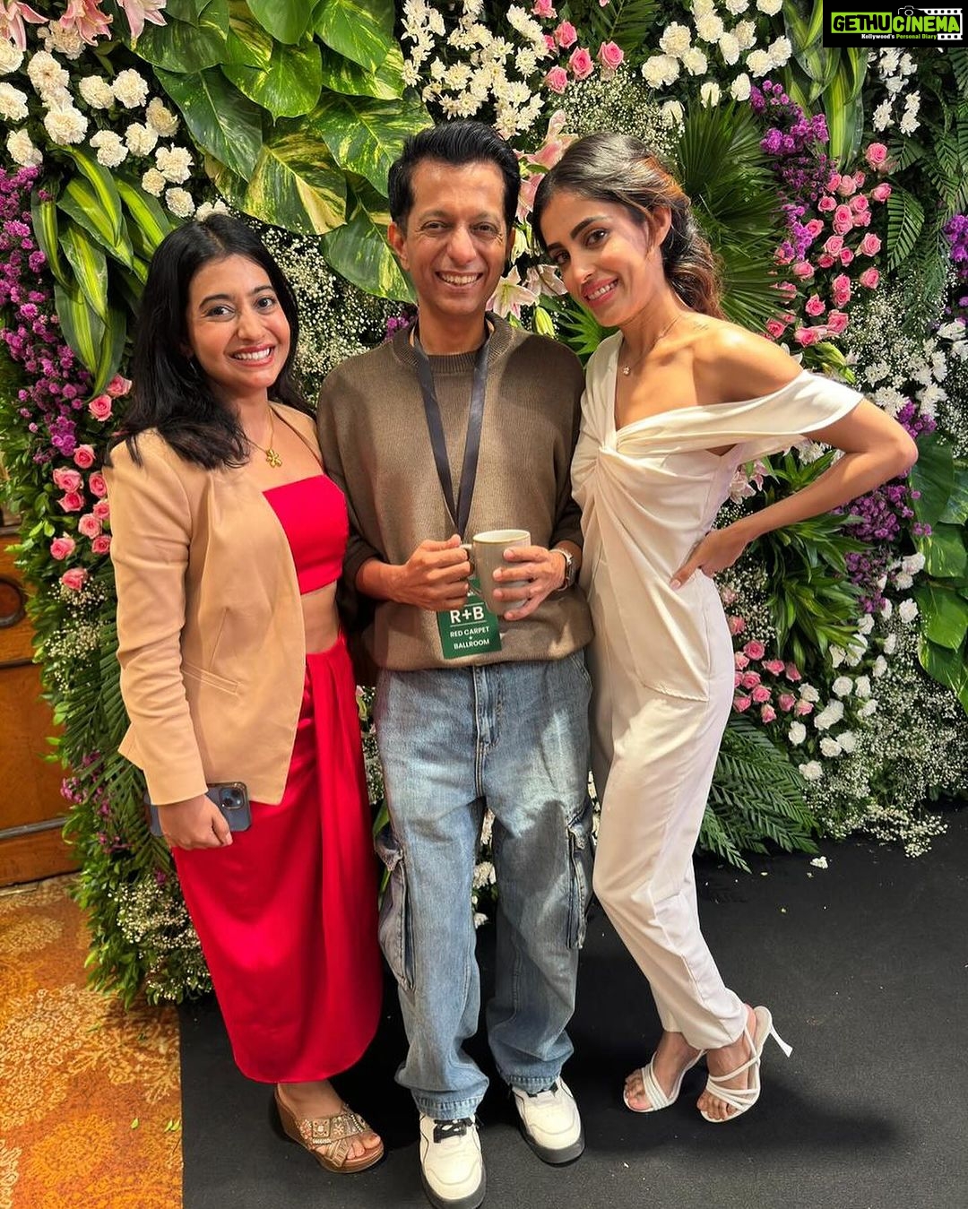 Priya Banerjee Instagram - A fun filled fest with some interesting interactions n even more interesting people π€ #OTTIndiafest @realbollywoodhungama HMUA @makeupbychanch Stylist: @jigisha.dalal Jumpsuit: @lavishalice Neck chain: @whbm Heels: @zara
