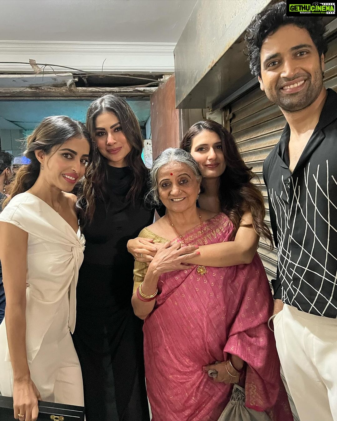 Priya Banerjee Instagram - A fun filled fest with some interesting interactions n even more interesting people π€ #OTTIndiafest @realbollywoodhungama HMUA @makeupbychanch Stylist: @jigisha.dalal Jumpsuit: @lavishalice Neck chain: @whbm Heels: @zara