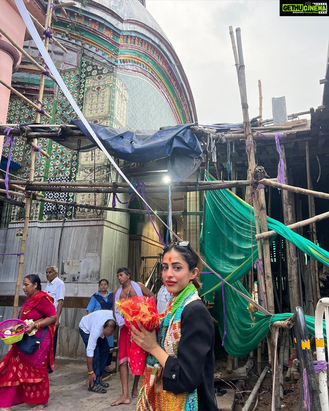 Priya Banerjee Instagram - What a powerful and surreal experience. Thank you for having us Maa. Joy Maa 🌺❤️ #kalighat 🙏🏻 Kalighat - কালীঘাট