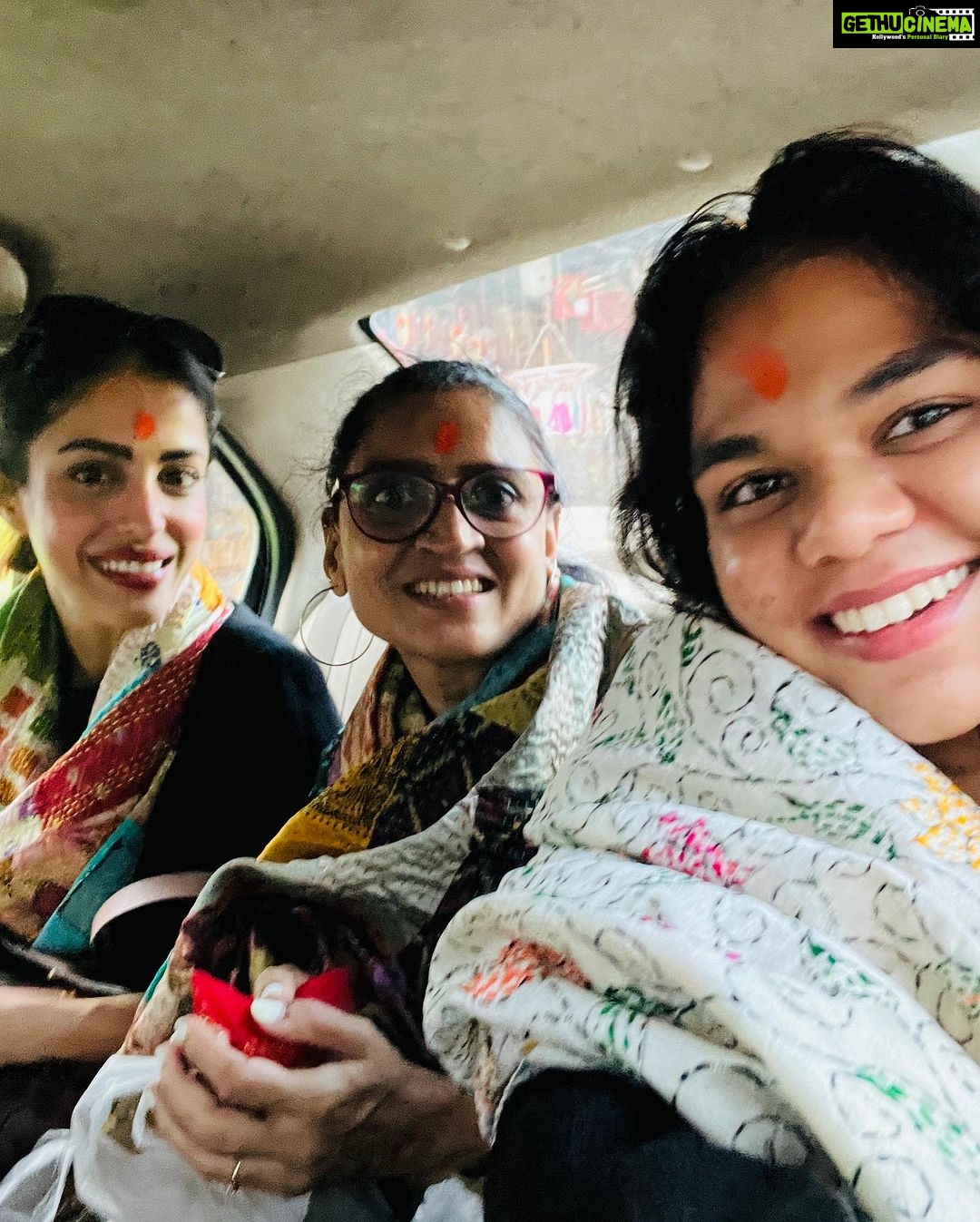 Priya Banerjee Instagram - What a powerful and surreal experience. Thank you for having us Maa. Joy Maa 🌺❤️ #kalighat 🙏🏻 Kalighat - কালীঘাট