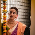Priya Bapat Instagram - @chitale.bandhu बाकरवडीची Ad बघितली का ? Thank you @nipundharmadhikari तुझ्याबरोबरचं पहिलं काम 😄❤️ Thank you @16by64 😄🫶🏻 My best team @saurabh_kapade @nilampatel12 @ruturaajshinde @udaynene ❤️❤️मज्जा आली 🫶🏻🫶🏻 📸 @bhushangavasofficial