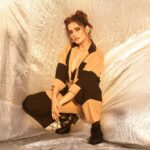 Priya Bapat Instagram - 🤎 🖤