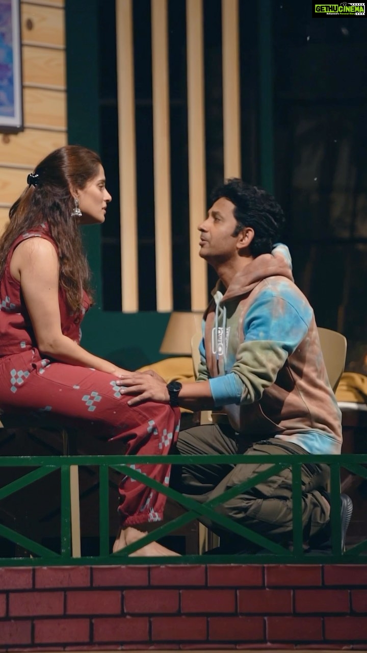 Priya Bapat Instagram - Wholeheartedly dedicated to each fleeting moment on the stage. Can’t thank you enough for packing the house and showing us so much love. We’re blown away and seriously grateful. The magic of the stage, the live crowd, the cheers, and all that love – it’s just indescribable, really. 📹 @dawnmedia.in #jartarchigoshta