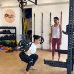 Priya Bapat Instagram – Following the trend but my way 🏋🏻‍♀️ 
@simoneesaiya complementing my squats😄😄😄 @olisticstudios 

#goodworkout #diwalispecialworkout