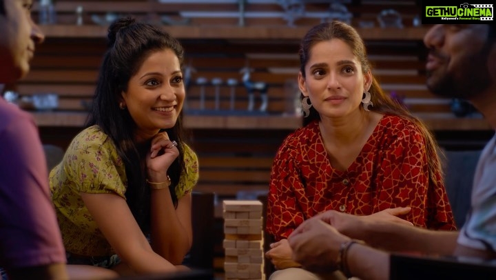 Priya Bapat Instagram - आपल्या पार्टनरच्या एक्सला आज थॅंक्स म्हणा आणि नाटक बघायलाही घेऊन या! उमेश - प्रियाचं नवं नाटक - जर तरची गोष्ट! आजच तिकिट बुक करा! Link in bio! #jartarchigoshta #jtg #priyaumesh #marathiplay #drama #5August #comingsoon