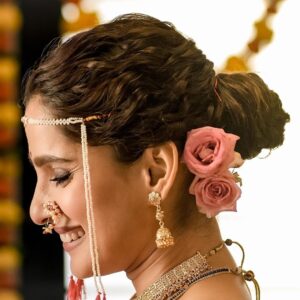 Priya Bapat Instagram - @chitale.bandhu बाकरवडीची Ad बघितली का ? 
Thank you @nipundharmadhikari तुझ्याबरोबरचं पहिलं काम 😄❤️
Thank you @16by64 😄🫶🏻
My best team @saurabh_kapade @nilampatel12 
@ruturaajshinde @udaynene 
❤️❤️मज्जा आली 🫶🏻🫶🏻
📸 @bhushangavasofficial
