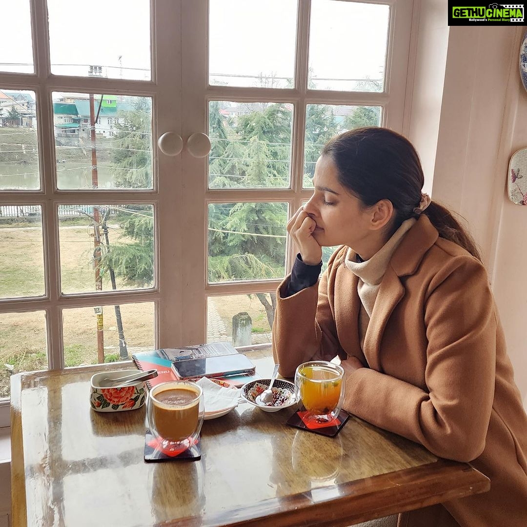 Priya Bapat Instagram - Coffee isn't just a drink, it's an emotion. Can you tell from my face? ☕️😌 Swipe left to know more 😄
