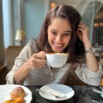 Priya Bapat Instagram - Coffee isn't just a drink, it's an emotion. Can you tell from my face? ☕️😌 Swipe left to know more 😄
