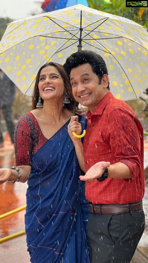 Priya Bapat Instagram - ☔️ ❤️ Campaign @kohinoorgrouppune Saree @sawenchi #love #rain