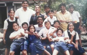 Priya Bapat Instagram - Who remembers this Marathi serial ? 🫶🏻🫶🏻
And can you spot me ? 

@tapanmadkikar @ninad.limaye @dushyant_wagh pls tag the rest of our friends 😄🫶🏻