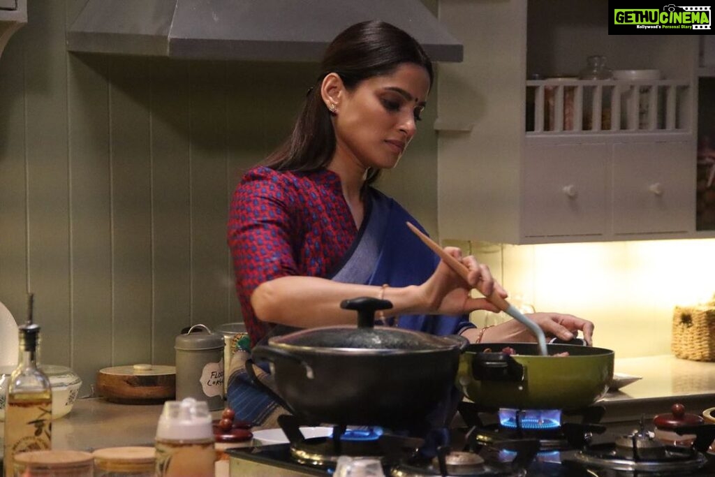 Priya Bapat Instagram - When a Vegetarian cooks Mutton for the shot 😅 #cityofdreams @applausesocial @disneyplushotstar #poornima