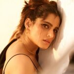 Priya Bapat Instagram - Zooming in on my glamorous side😉
