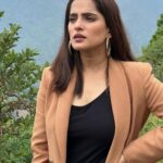 Priya Bapat Instagram - Nahi bach payega ab koi con kyuki aa gayi hai Ritu Bhandari with her A-game on! 🤩 #RafuchakkarOnJioCinema streaming free, 15 June onwards. @saurabh_kapade @nilampatel12 @manieshpaul @priyabapat @akshapardasany @officialjiostudios @jiocinema @gseamsak @shirin_sewani @officialsushantsingh @vikramkochhar @aakashdahiya002 @iambrij0808 @chahatvig @bhawsheel @lekhaprajapati @actortrupti @kuldeepsareen @pravinadeshpande @arjunsbaran @kartiknishandar @ritams18 @tejkarran @miiteshjethvva @himanichauhan @uditsangghvi @nitinzanwar #Rafuchakkar #JioCinema #JioStudios #GSEAMS #ArjunSingghBaran #KartkDNishandar #RafuchakkarOnJioCinema #JyotiDeshpande #ManieshPaul #PriyaBapat #AkshaPardasany #sushantsingh