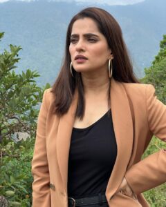 Priya Bapat Instagram - Nahi bach payega ab koi con kyuki aa gayi hai Ritu Bhandari with her A-game on! 🤩

#RafuchakkarOnJioCinema streaming free, 15 June onwards.

@saurabh_kapade @nilampatel12 
@manieshpaul @priyabapat @akshapardasany @officialjiostudios @jiocinema @gseamsak  @shirin_sewani @officialsushantsingh @vikramkochhar @aakashdahiya002 @iambrij0808 @chahatvig @bhawsheel @lekhaprajapati @actortrupti @kuldeepsareen @pravinadeshpande @arjunsbaran @kartiknishandar @ritams18 @tejkarran @miiteshjethvva @himanichauhan @uditsangghvi @nitinzanwar
#Rafuchakkar #JioCinema #JioStudios #GSEAMS #ArjunSingghBaran #KartkDNishandar #RafuchakkarOnJioCinema #JyotiDeshpande #ManieshPaul #PriyaBapat #AkshaPardasany #sushantsingh