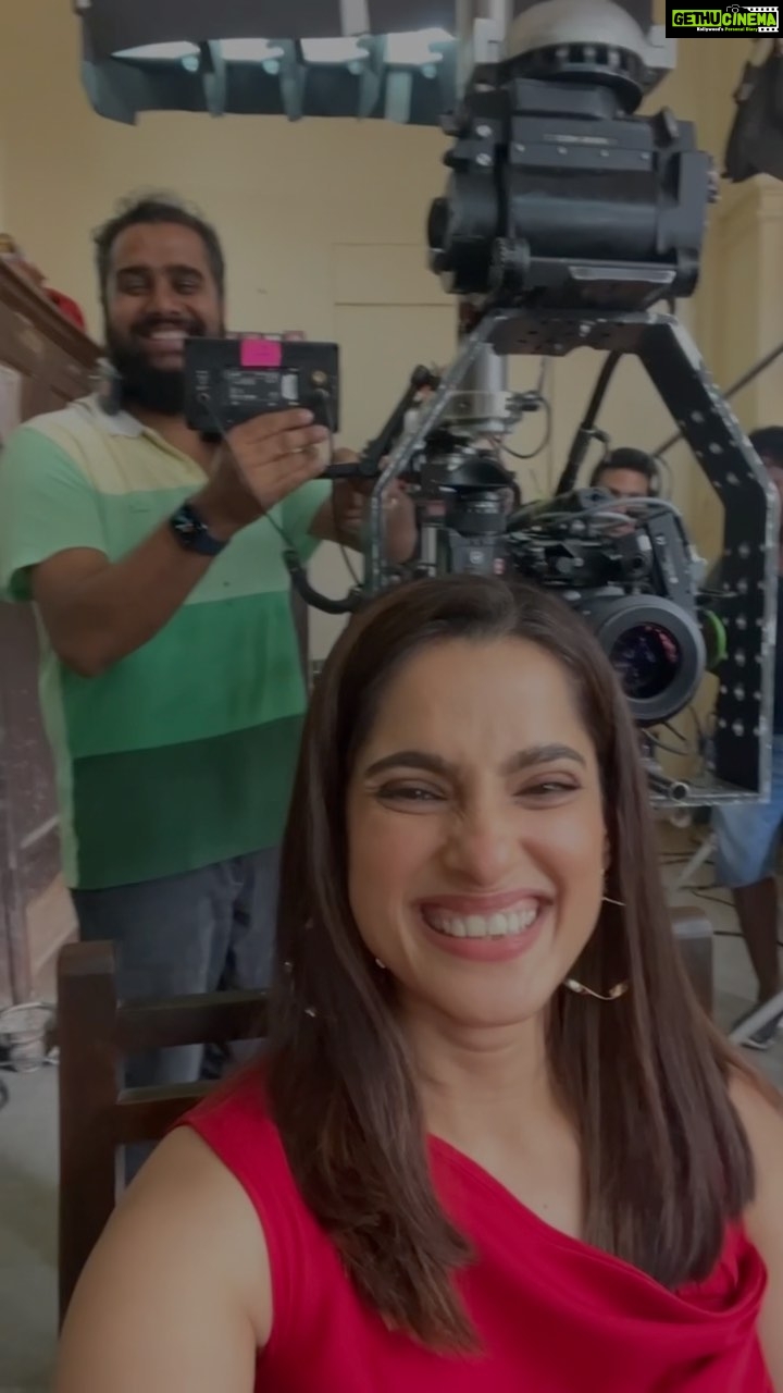 Priya Bapat Instagram - #Rafuchakkar Now Streaming on @officialjiocinema 😄😄 @manieshpaul @akshapardasany @aakashdahiya002 @gseamsak @ritams18 @saurabh_kapade @nilampatel12