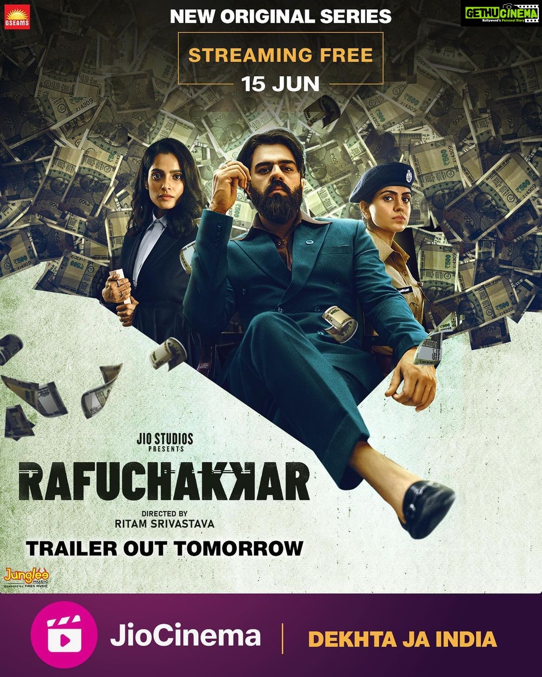 Priya Bapat Instagram - Rafuchakkar trailer out tomorrow! #RafuchakkarOnJioCinema streaming free, 15 June onwards.Produced by #JyotiDeshpande #ArjunSingghbaran #KartkDNishandar @manieshpaul @priyabapat @akshapardasany @officialjiostudios @jiocinema @gseamsak @shirin_sewani @officialsushantsingh @vikramkochhar @aakashdahiya002 @iambrij0808 @chahatvig @bhawsheel @lekhaprajapati @actortrupti @kuldeepsareen @pravinadeshpande @arjunsbaran @kartiknishandar @ritams18 @tejkarran @miiteshjethvva @himanichauhan @uditsangghvi @nitinzanwar #Rafuchakkar #JioCinema #JioStudios #GSEAMS #ArjunSingghBaran #KartkDNishandar #RafuchakkarOnJioCinema #JyotiDeshpande #ManieshPaul #PriyaBapat #AkshaPardasany