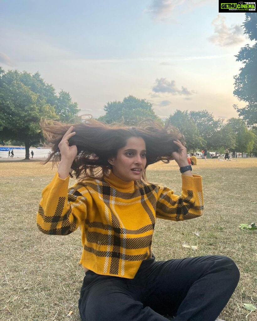 Priya Bapat Instagram - How is your weekend going? Swipe left to see different options.