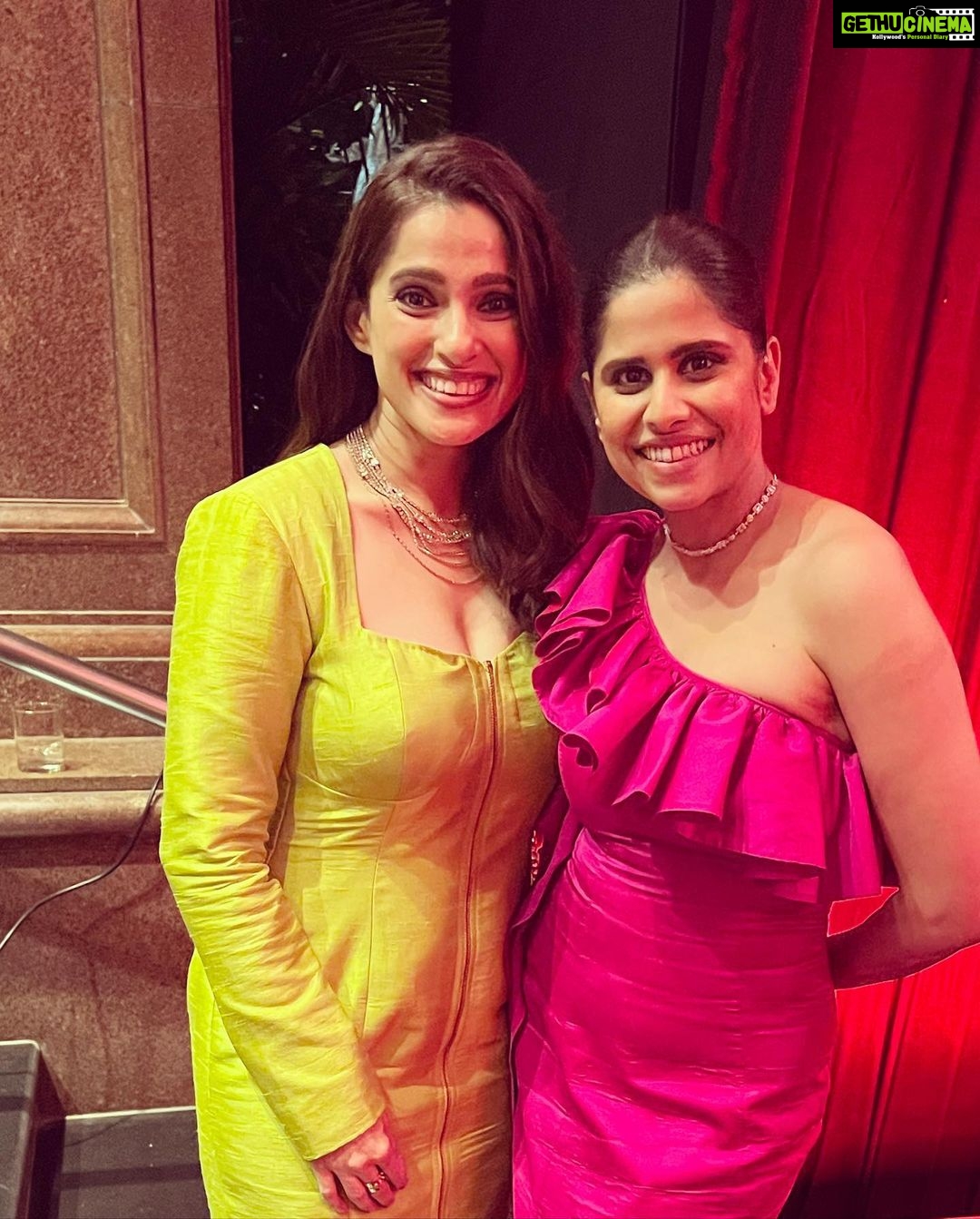 Priya Bapat Instagram - Happpyyyy birthday sai ❤️ @saietamhankar posting the picture we clicked on Girija’s birthday 😅🥰😘 Love! Have a fantastic year!