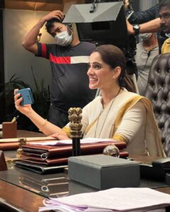 Priya Bapat Instagram - Real Priya behind Poornima 😄 
#cityofdreams #season3 @disneyplushotstar @applausesocial