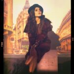 Priya Bapat Instagram - London calling ❤️ @tejasnerurkarr @saurabh_kapade @bapatshweta @hairbymeghaa @recherche_in_you_
