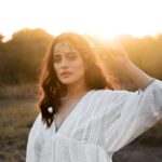 Priya Bapat Instagram - Just me & 🌅 . @sarrikaaaaaa @nilampatel12 #sunset #sunsetpic #instagood #itsme
