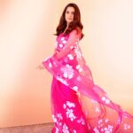 Priya Bapat Instagram - 💖 COD season 3 is streaming NOW @disneyplushotstar 📸 @tejasnerurkarr Saree @picchika Earrings @namasyajewellery @bapatshweta @saurabh_kapade @hairbymeghaa
