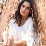 Priya Bapat Instagram – Summer state of mind 🌾 🌞

📷 @sarrikaaaaaa
