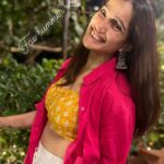 Priya Bapat Instagram – Did you notice the typing error ? 😂🙆🏻‍♀️😅
Let’s get our outfits on point and enjoy the sunshine!
My fav summer look ❤️

#summer #cotton #linen #favlook #letsgetready #getreadywithme