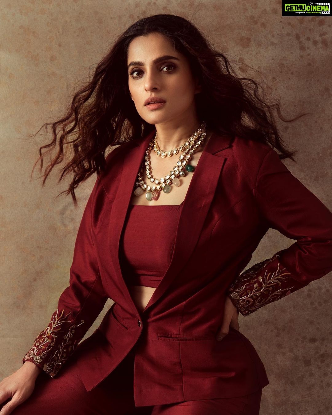 Priya Bapat Instagram - Feeling fabulous in this smart Western look for the Jio Studio event! Can't wait for you to see what we've been working on. Outfit @ggofficial.18 Neckpiece @shillpapuriidesignerjewellery Styled @bapatshweta 📷 @_prajwalkhade Make up @saurabh_kapade Hair @hairbymeghaa #JioStudios #NewWebSeries #FeelingHappy #rafuchakkar #gseams #aboutlastnight