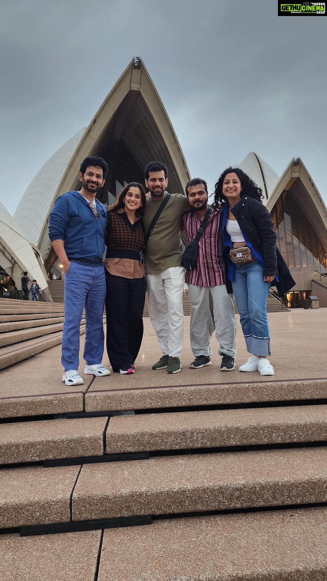 Priya Bapat Instagram - ‘जर तरची गोष्ट’ #Australia दौऱ्यावर....🤩🇦🇺✈️ ‘ ●Saturday 7th Oct. at 3:30 pm onwards, Sydney ●Sunday 8th Oct. 4 pm onwards, Melbourne #jartarchigoshta #jtg #priyabapat #umeshkamat #aashutosh #pallaviajay #marathiplay #mustwatch