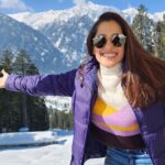 Priya Bapat Instagram – And you can spot my sajan’s reflection in the glass of my sunglasses 😎