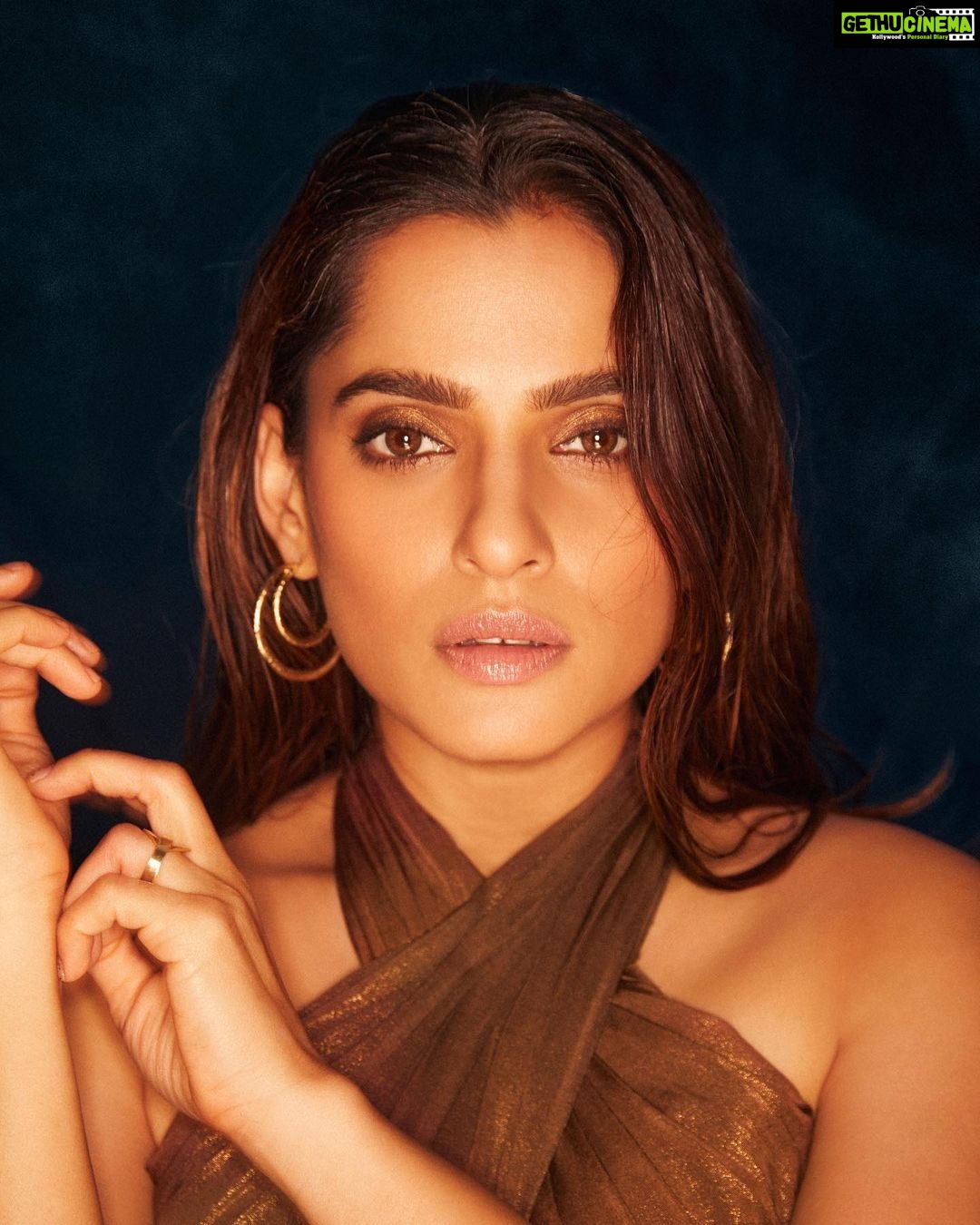 Priya Bapat Instagram - Last post ☺️🤎 I promise! Outfit - @dziinebydeepa Jewellary @the_bling_girll 📸 @tejasnerurkarr @viralmantra Styling @bapatshweta Make up @saurabh_kapade Hair @hairbymeghaa #photoshoot #fashion #style #mystyle #comfort #beyou #flauntyourcurves