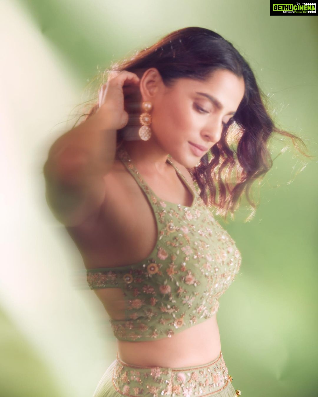 Priya Bapat Instagram - 💚 📸 @tejasnerurkarr Wearing - @pleatslabel style @bapatshweta Jewellery- @bblinggbymeghana Hair @nilampatel12 Make up @saurabh_kapade #lehenga #fashion #style #trending #itsme #dowhatyoulike #marathimulagi #zeemarathi