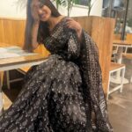 Priya Bapat Instagram - I love my “Desi Vibe” ❤️ @sawenchi @umesh.kamat @bapatshweta #saree #desigirl #desivibe #sareelove