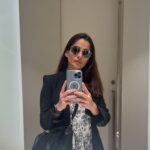 Priya Bapat Instagram - Can you guess if it’s a hotel room mirror or a toilet mirror? Let’s see how many of you get it right 😅😅