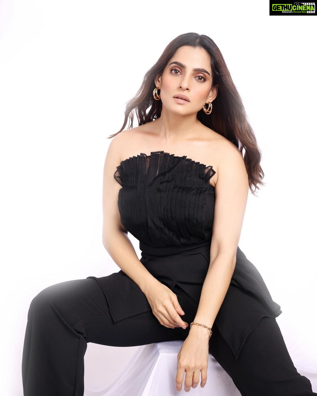 Priya Bapat Instagram - When they say black is basic, but you're busy slaying in this killer coord set π₯π€ Outfit @sncontemporary Styled @bapatshweta πΈ @shruu_t Hair @hairbymeghaa #AllBlackEverything #primevideo #citadel #fashion #back #slaying