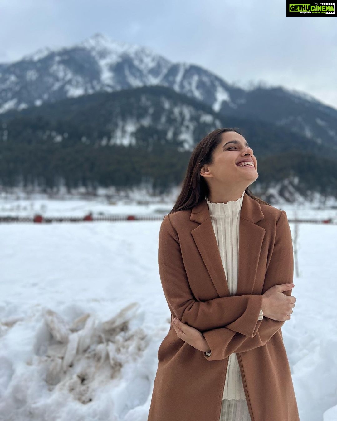 Priya Bapat Instagram - Embracing the beauty of nature ❄️❤️