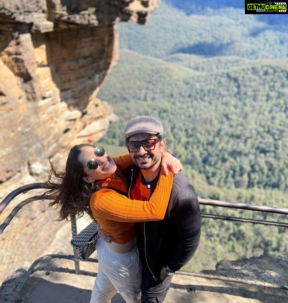 Priya Bapat Instagram - In love for 18 years, married for 12! May this beautiful madness continue forever ♾ Happy anniversary to us ❤ Blue Mountains