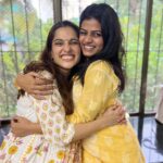 Priya Bapat Instagram - गौरी गणपती विसर्जन 🙏🏻 And … What a wonderful day spent with these fantastic people ❤️ Thank you for coming home and adding to the festive joy! Thank you @tara_c_tara For this lovely outfit ❤️