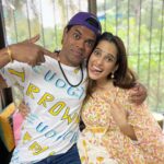 Priya Bapat Instagram - गौरी गणपती विसर्जन 🙏🏻 And … What a wonderful day spent with these fantastic people ❤️ Thank you for coming home and adding to the festive joy! Thank you @tara_c_tara For this lovely outfit ❤️